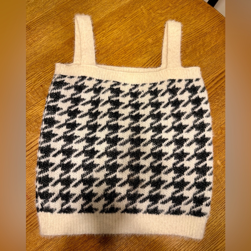 Stylish Black and White Houndstooth Sweater Tank
